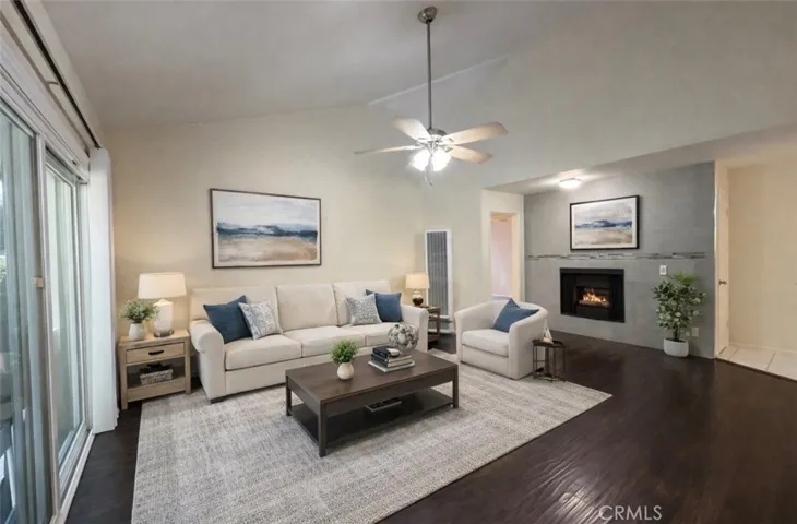 Living room
Has been virtually staged