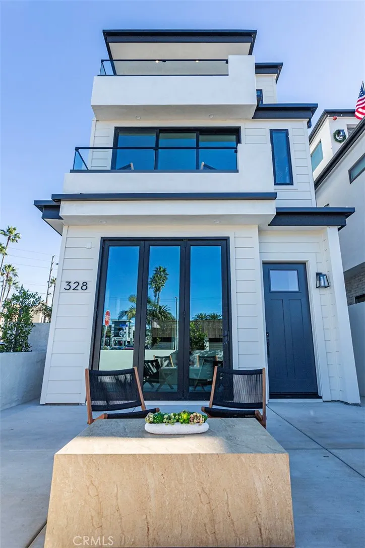 328 3rd, Huntington Beach, California 92648 home-pic-2