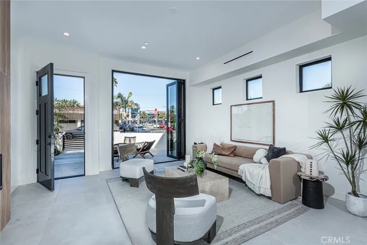 FIRST FLOOR LIVING ROOM