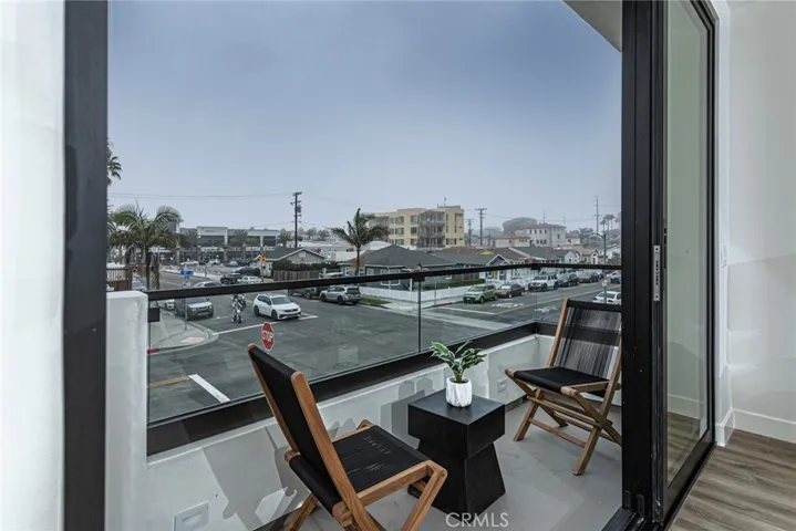 BALCONY OFF PRIMARY