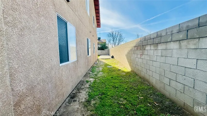117 N, Bakersfield, California 93304
