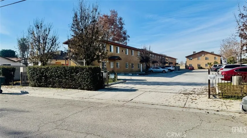 117 N, Bakersfield, California 93304