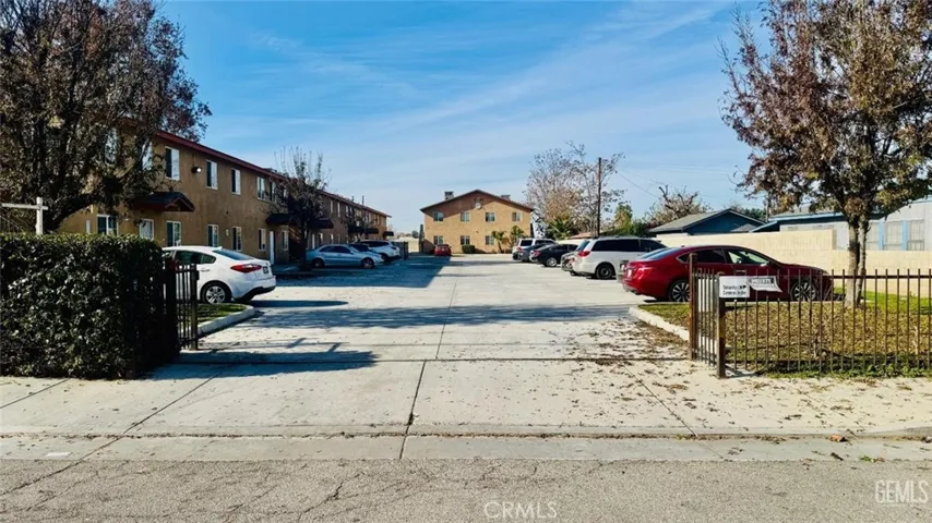 117 N, Bakersfield, California 93304