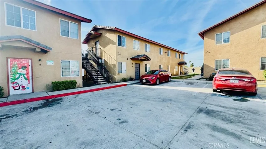 117 N, Bakersfield, California 93304