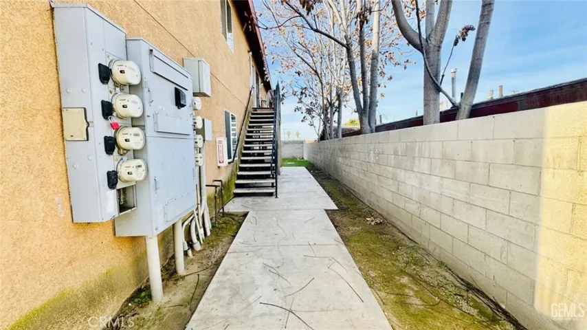 117 N, Bakersfield, California 93304