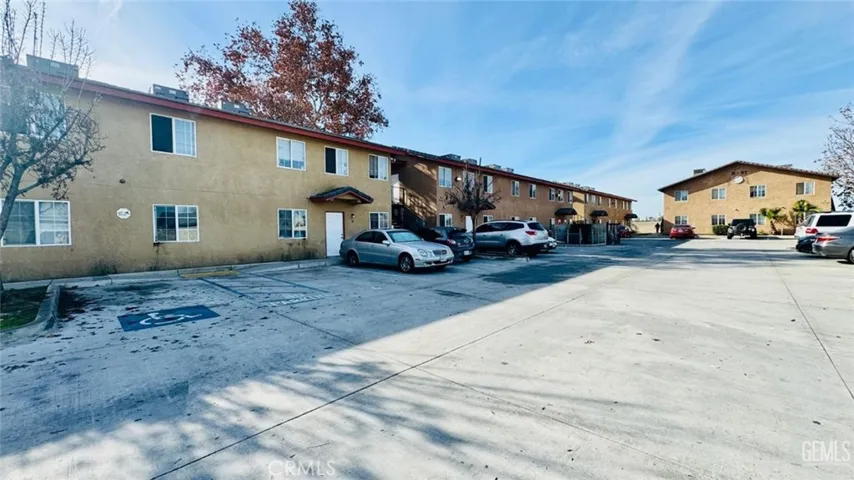 117 N, Bakersfield, California 93304
