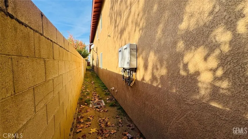 117 N, Bakersfield, California 93304
