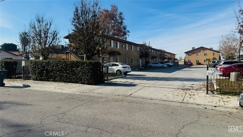 117 N, Bakersfield, California 93304