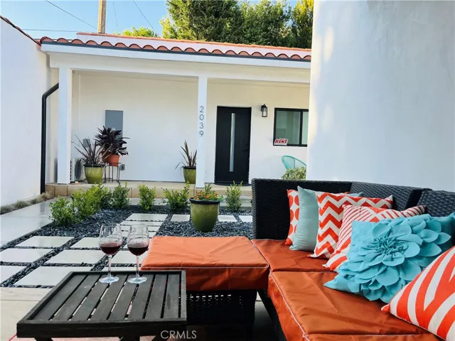 2039 Casa Grande, Pasadena, California 91104