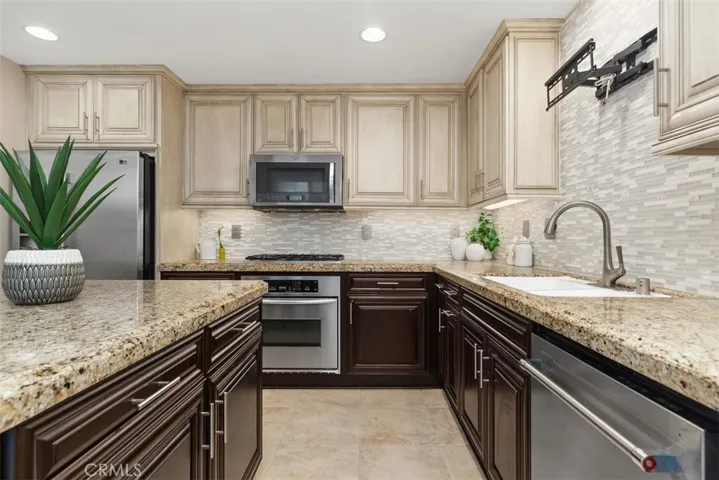 10 Azara, Ladera Ranch, California 92694