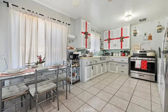 3213 Hill, Huntington Park, California 90255