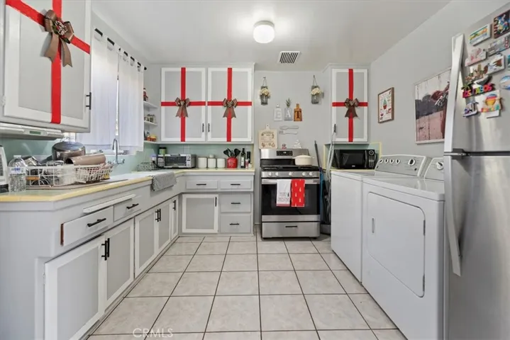 3213 Hill, Huntington Park, California 90255