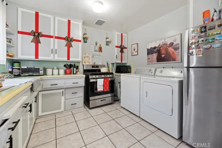 3213 Hill, Huntington Park, California 90255