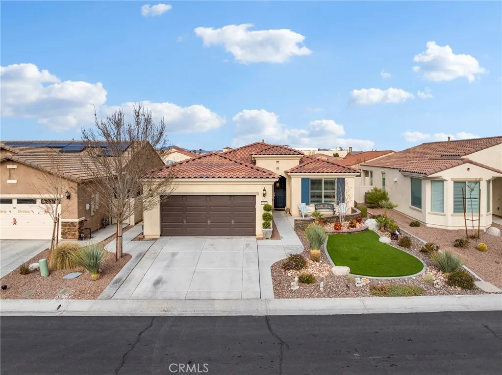 18920 Lasso Street, Apple Valley, California 92308 home-pic-1