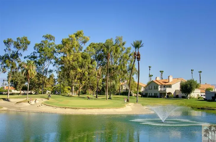 223 DE lake fountain