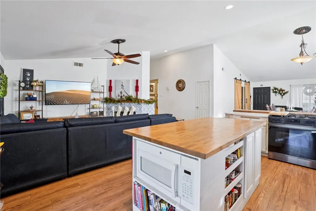 44731 Ravencrest, Lancaster, California 93536 home-pic-9