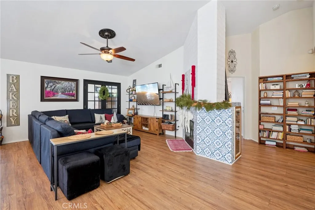 44731 Ravencrest, Lancaster, California 93536 home-pic-4