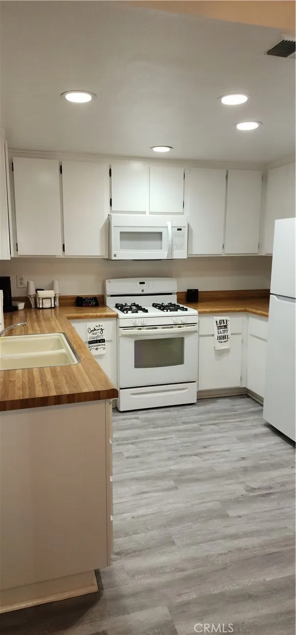 15224 Shadybend Drive 36, Hacienda Heights, California 91745 home-pic-11