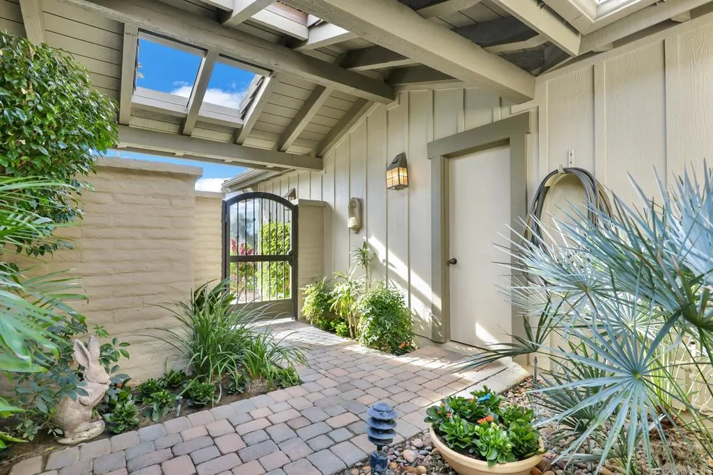 244 Running Springs Drive, Palm Desert, California 92211 home-pic-6