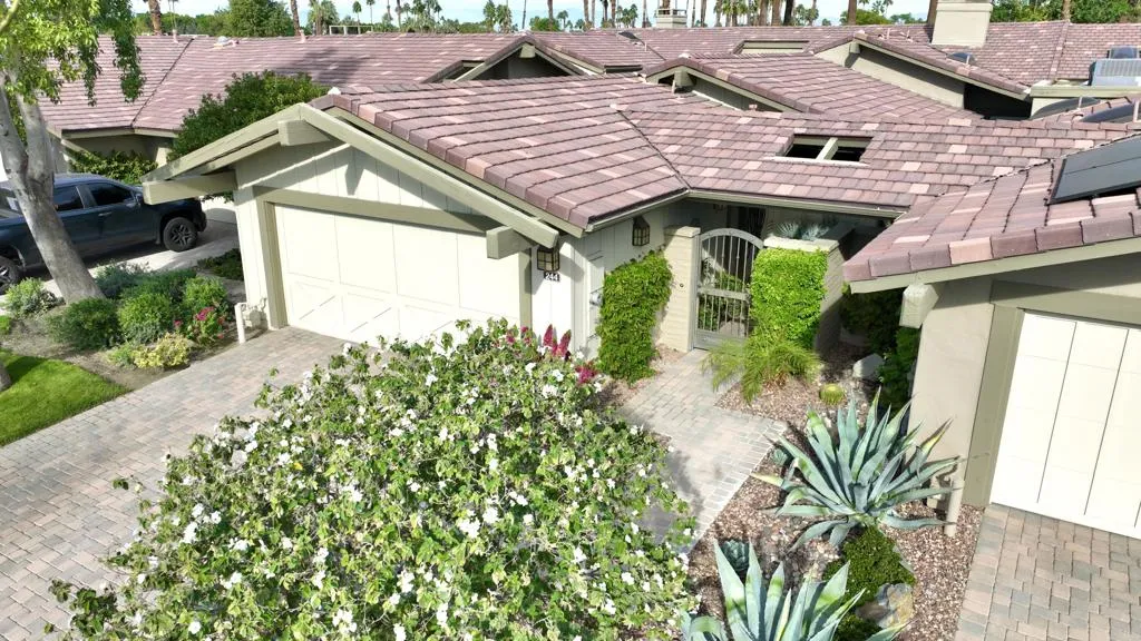 244 Running Springs Drive, Palm Desert, California 92211 home-pic-2