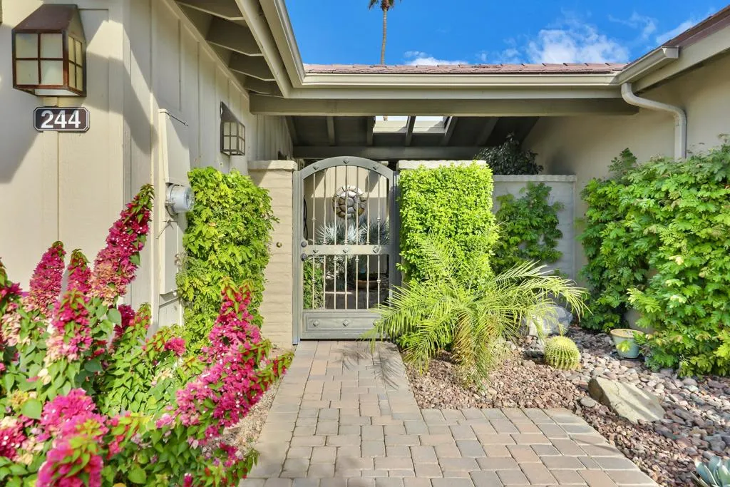 244 Running Springs Drive, Palm Desert, California 92211 home-pic-4