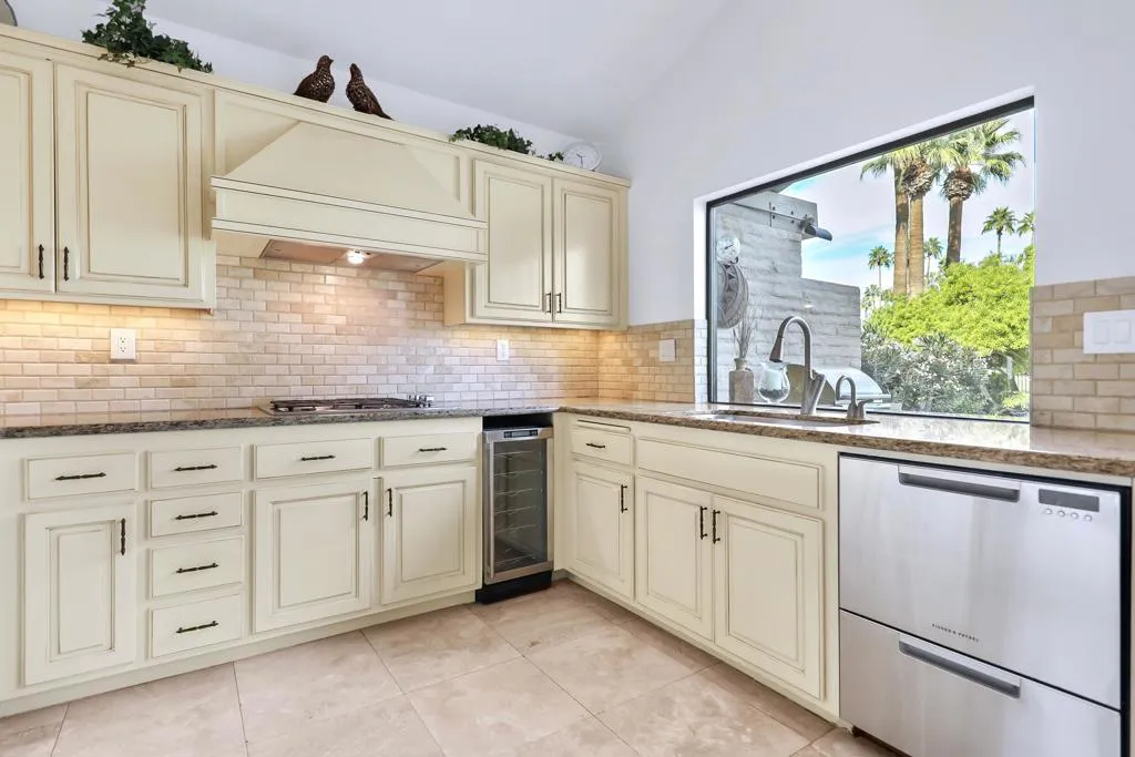 244 Running Springs Drive, Palm Desert, California 92211 home-pic-17