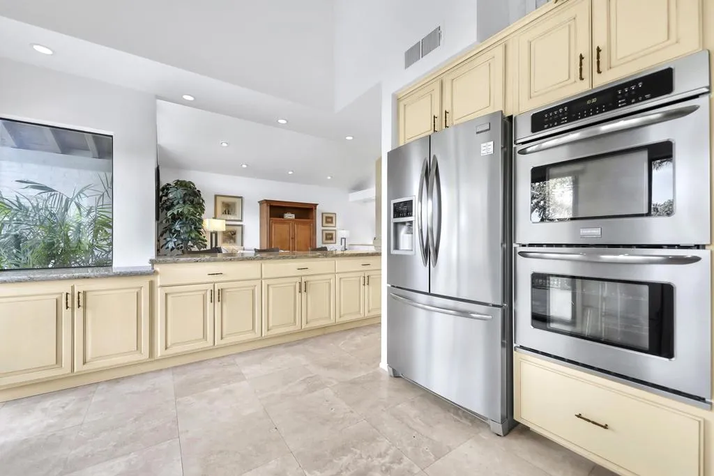 244 Running Springs Drive, Palm Desert, California 92211 home-pic-19