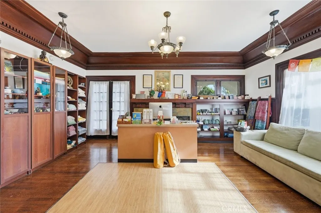 3741 W 27th, Los Angeles, California 90018 home-pic-6