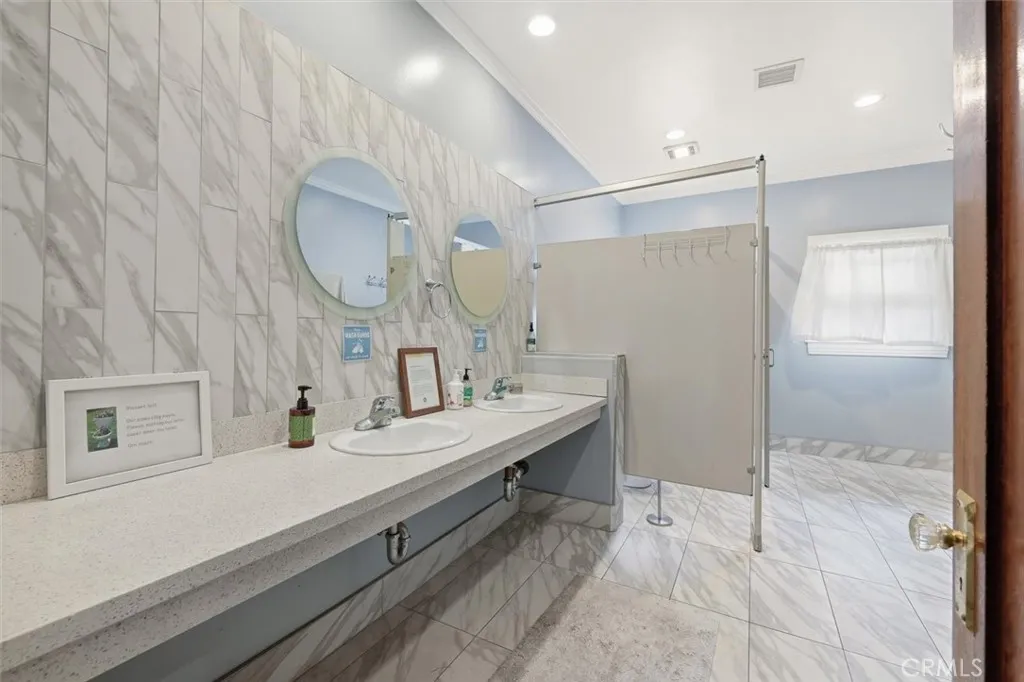 3741 W 27th, Los Angeles, California 90018 home-pic-26