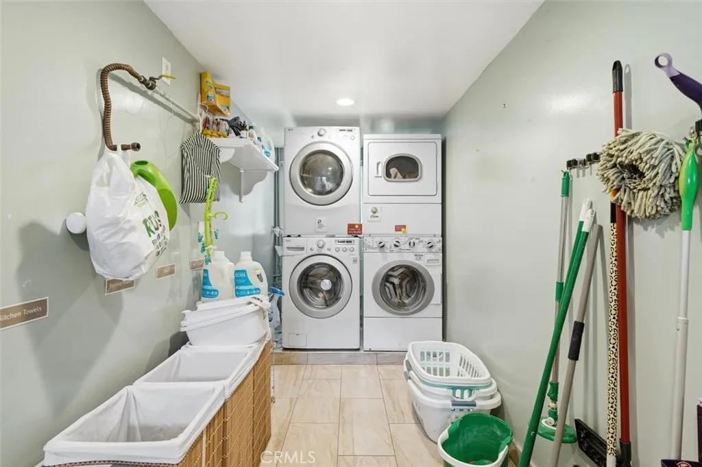 3741 W 27th, Los Angeles, California 90018 home-pic-32