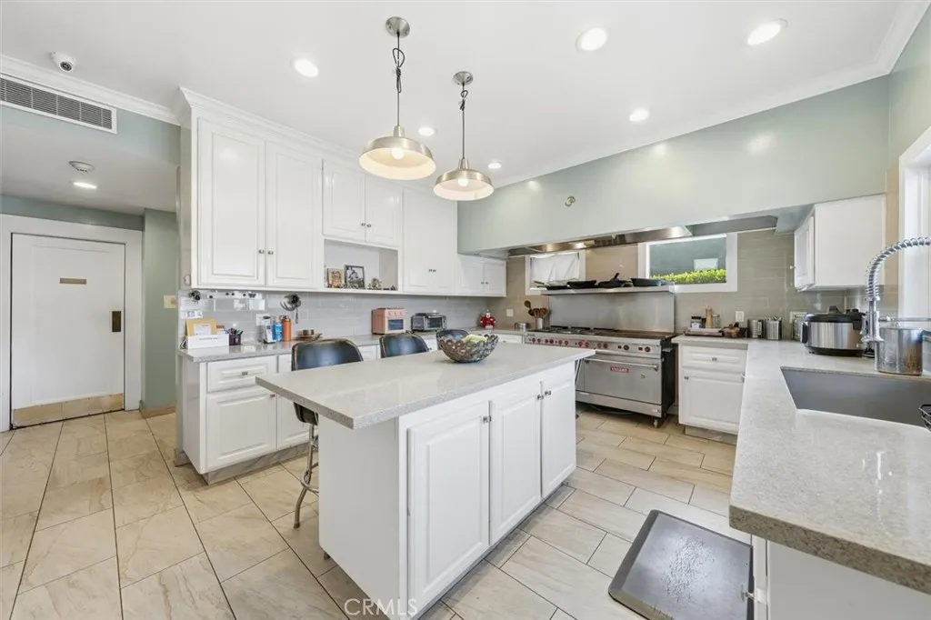 3741 W 27th, Los Angeles, California 90018 home-pic-12