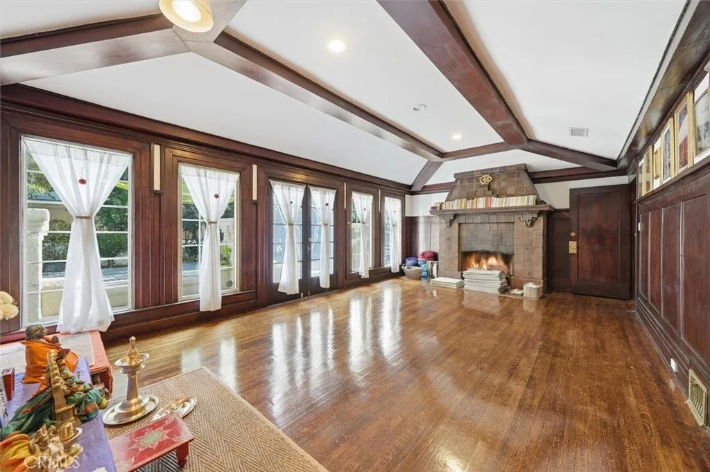 3741 W 27th, Los Angeles, California 90018 home-pic-11