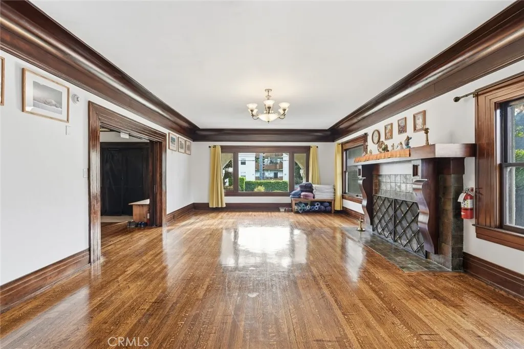 3741 W 27th, Los Angeles, California 90018 home-pic-8