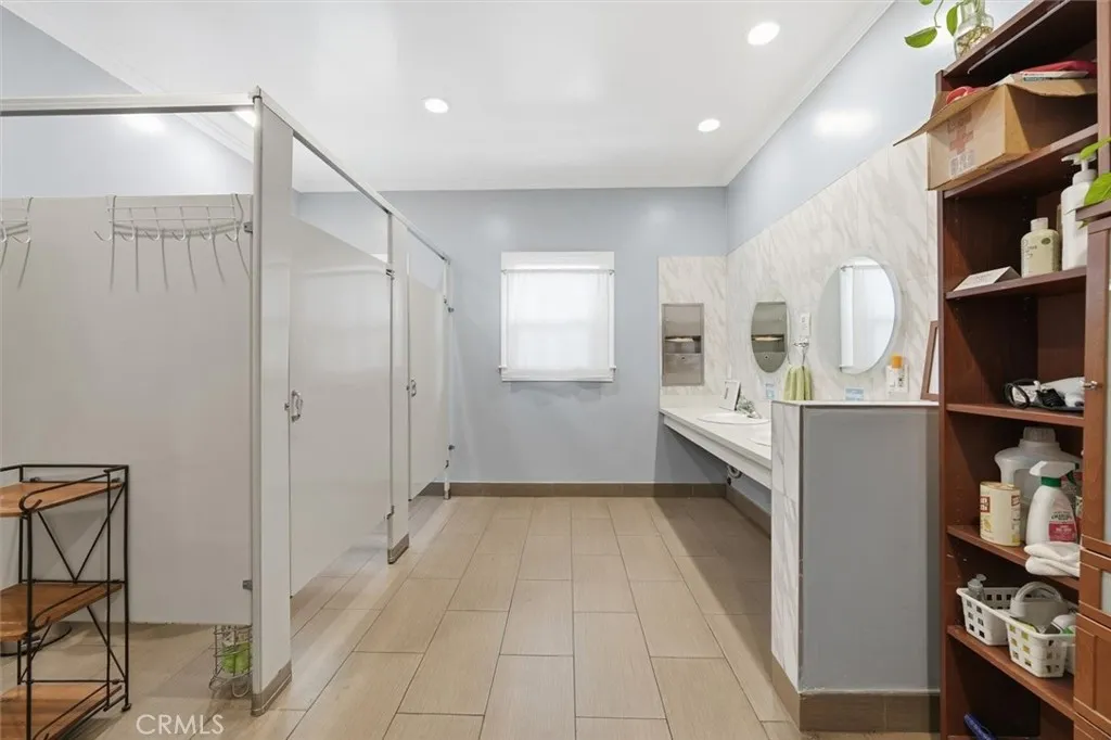 3741 W 27th, Los Angeles, California 90018 home-pic-25