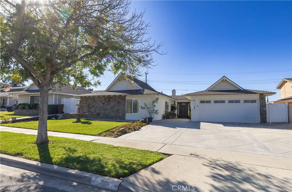 135 N Laurie Ann, Anaheim Hills, California 92807 home-pic-1
