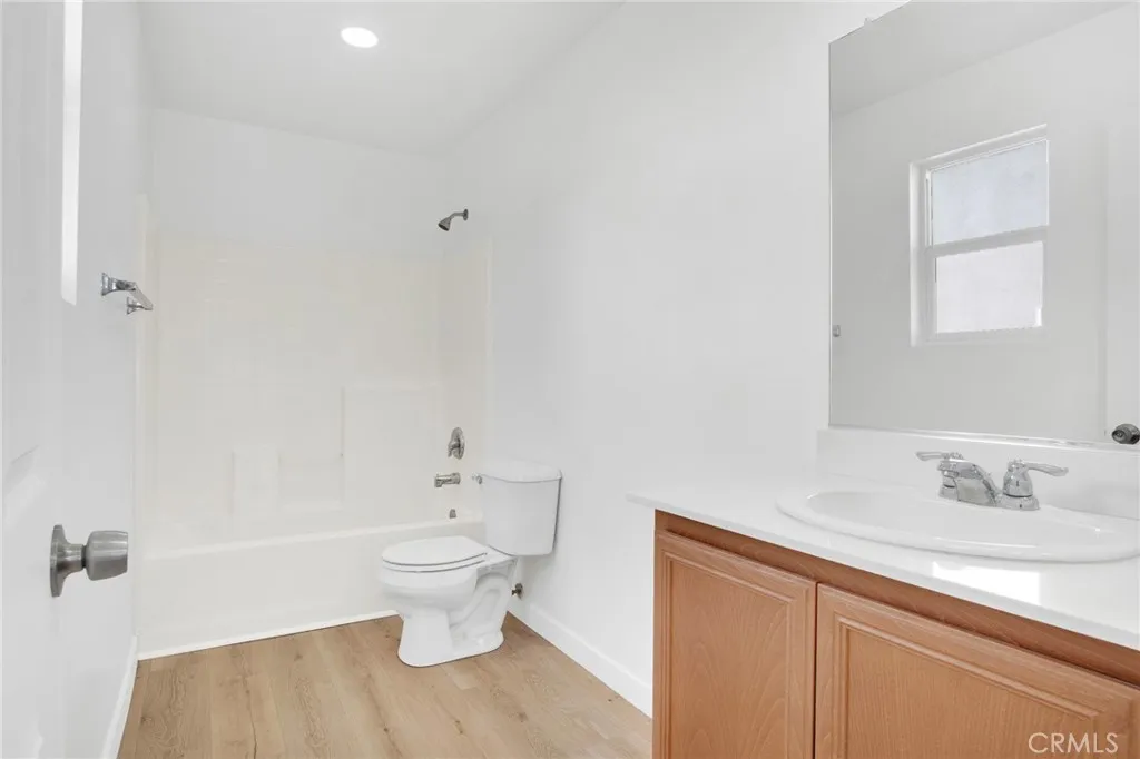 3213 Patti Ln, Lancaster, California 93535 home-pic-8