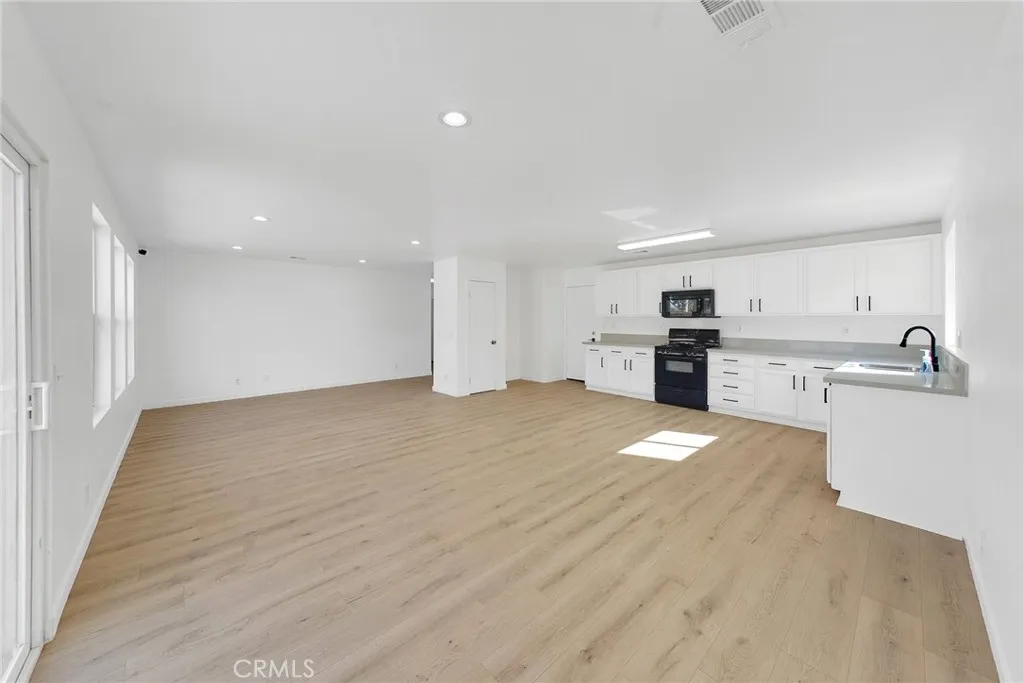 3213 Patti Ln, Lancaster, California 93535 home-pic-4