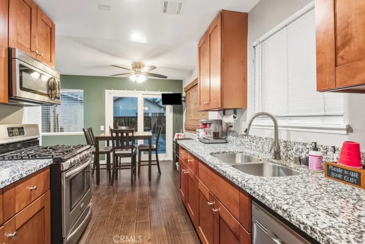 877 N Quince Avenue, Rialto, California 92376