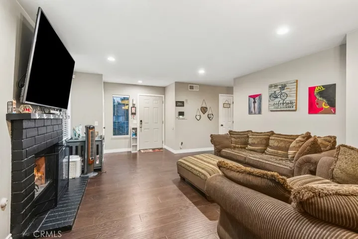 877 N Quince Avenue, Rialto, California 92376