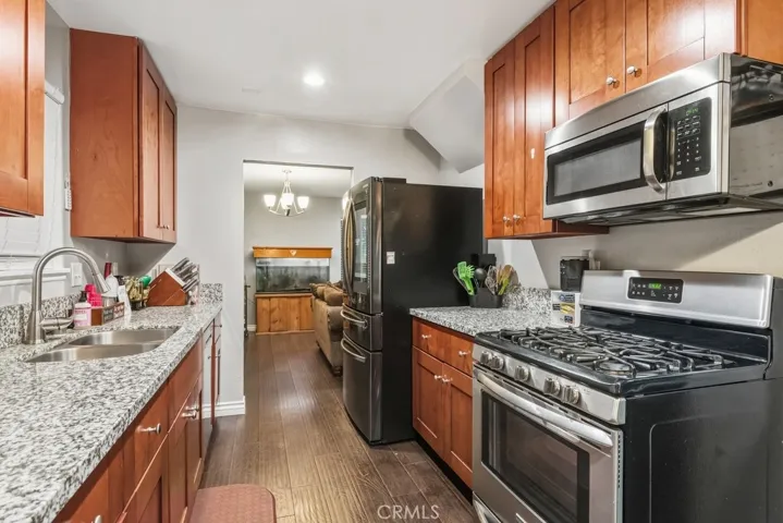 877 N Quince Avenue, Rialto, California 92376
