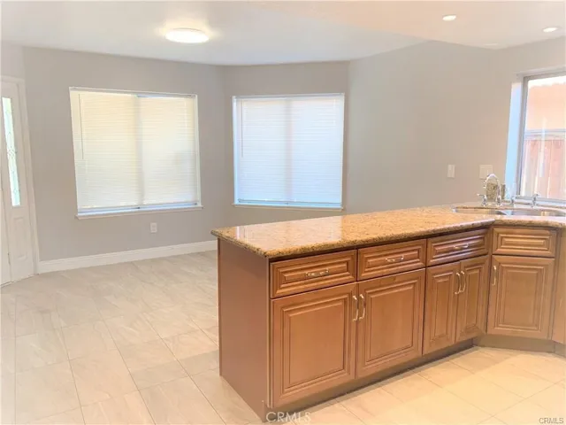 dining area in kitchen unfurnished