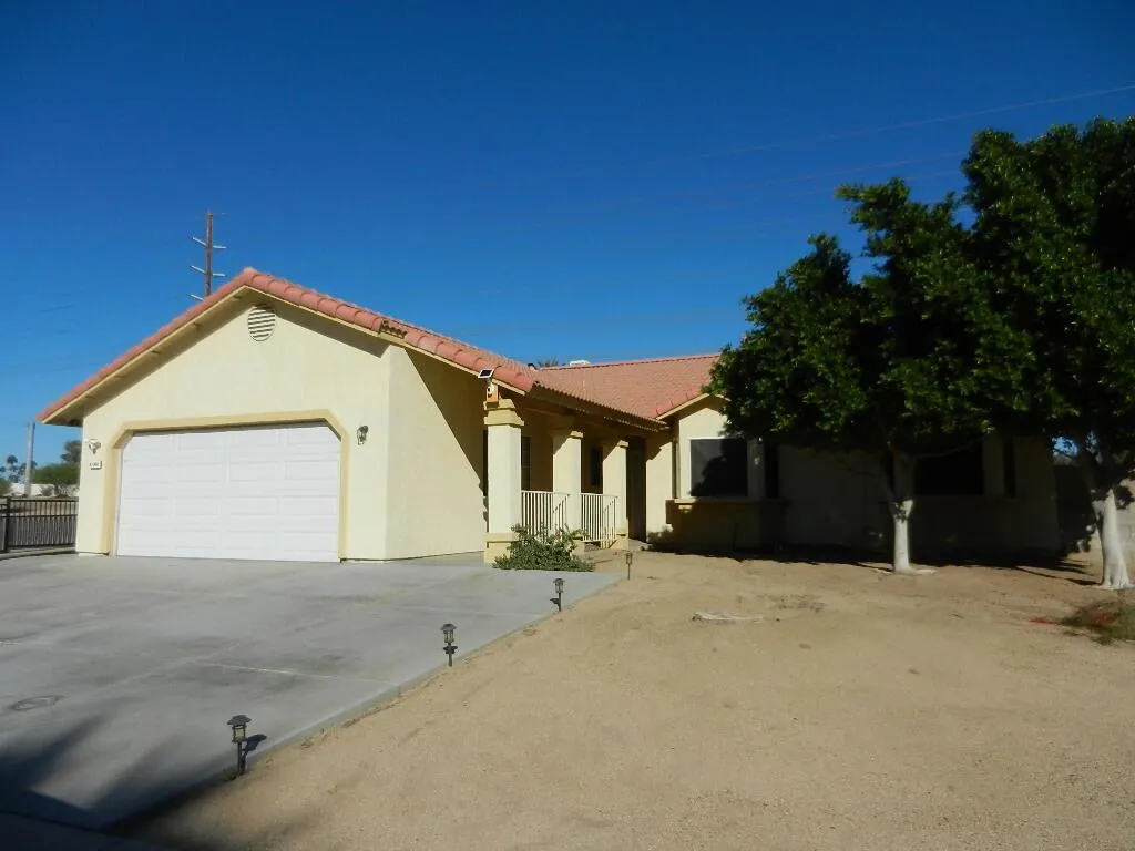 81300 Avenida Gaviota, Indio, California 92201 home-pic-2