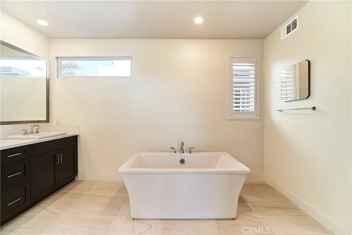 6 Transport, Tustin, California 92782