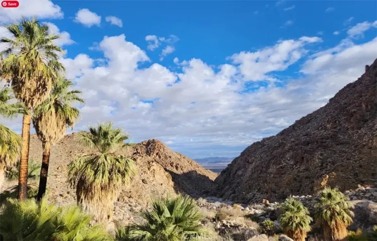 Nearby hiking trails and amazing views