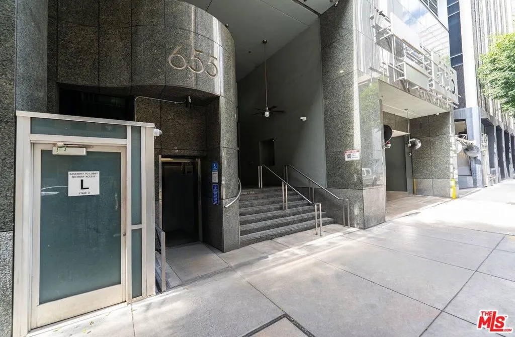 655 S Hope Street 1006, Los Angeles, California 90017 home-pic-6
