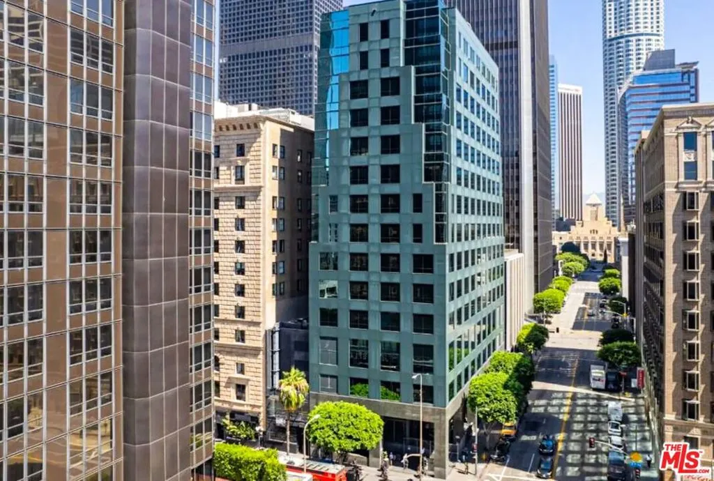 655 S Hope Street 1006, Los Angeles, California 90017 home-pic-2