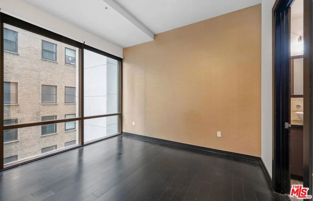 655 S Hope Street 1006, Los Angeles, California 90017 home-pic-14