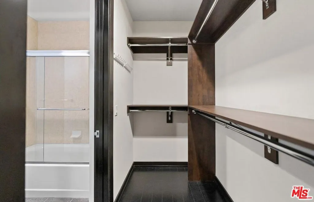 655 S Hope Street 1006, Los Angeles, California 90017 home-pic-20