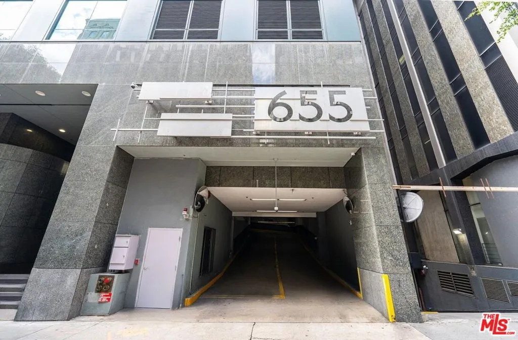 655 S Hope Street 1006, Los Angeles, California 90017 home-pic-7