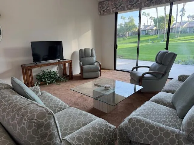 76491 Daffodil Living room